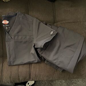 Dickies pewter scrub set